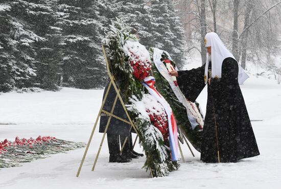Wreath-laying ceremony at the Tomb of the Unknown Soldier on the Defender of the Fatherland Day