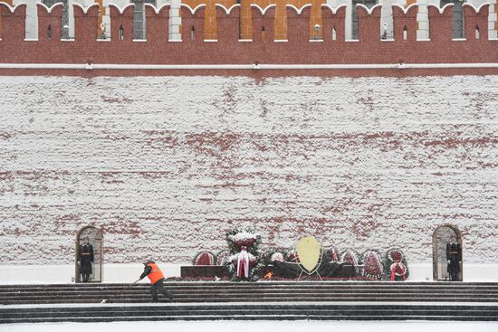 Wreath-laying ceremony at the Tomb of the Unknown Soldier on the Defender of the Fatherland Day