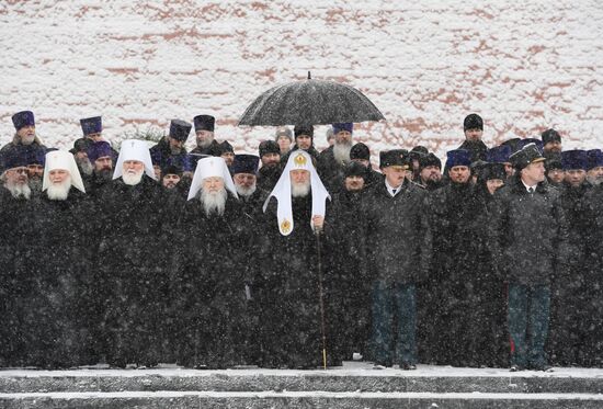 Wreath-laying ceremony at the Tomb of the Unknown Soldier on the Defender of the Fatherland Day