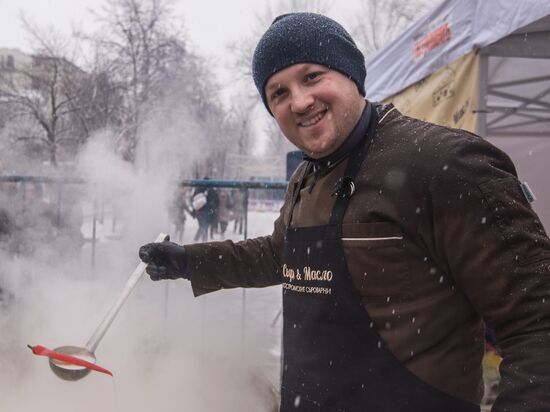 Cooking Maslenitsa cheese soup Razgulyai