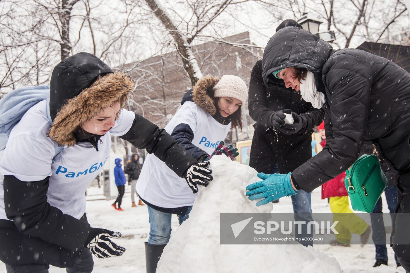 Internet meme Zhdun made of snow in Moscow