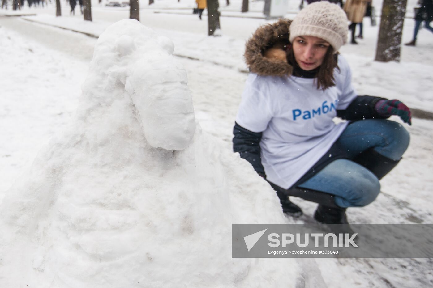 Internet meme Zhdun made of snow in Moscow