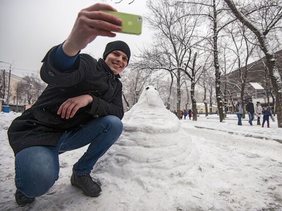 Internet meme Zhdun made of snow in Moscow
