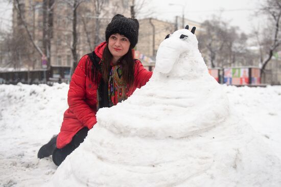 Internet meme Zhdun made of snow in Moscow