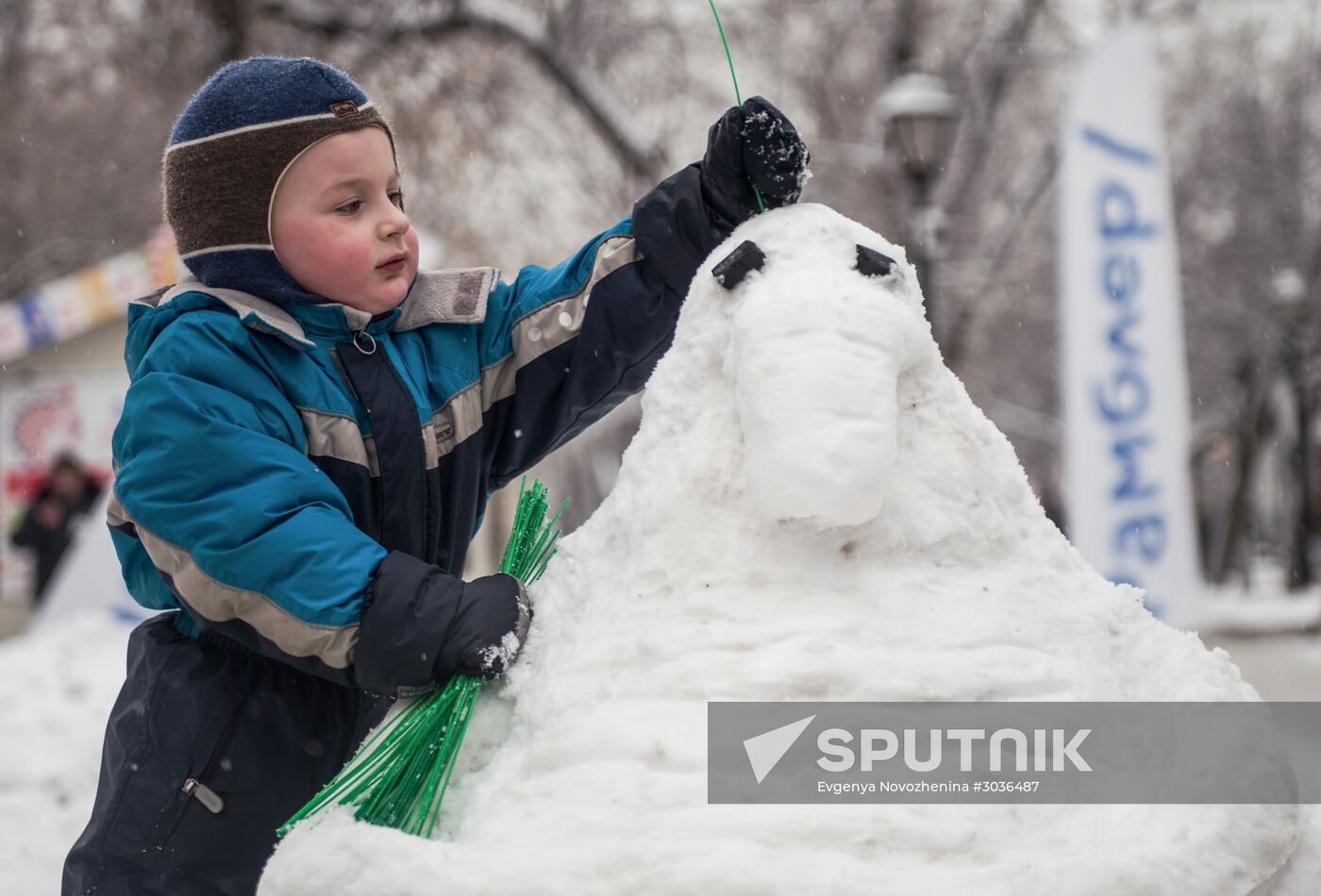 Internet meme Zhdun made of snow in Moscow