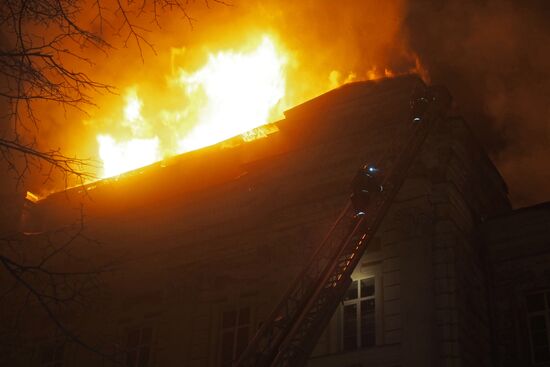 Children's hospital catches fire in Tver