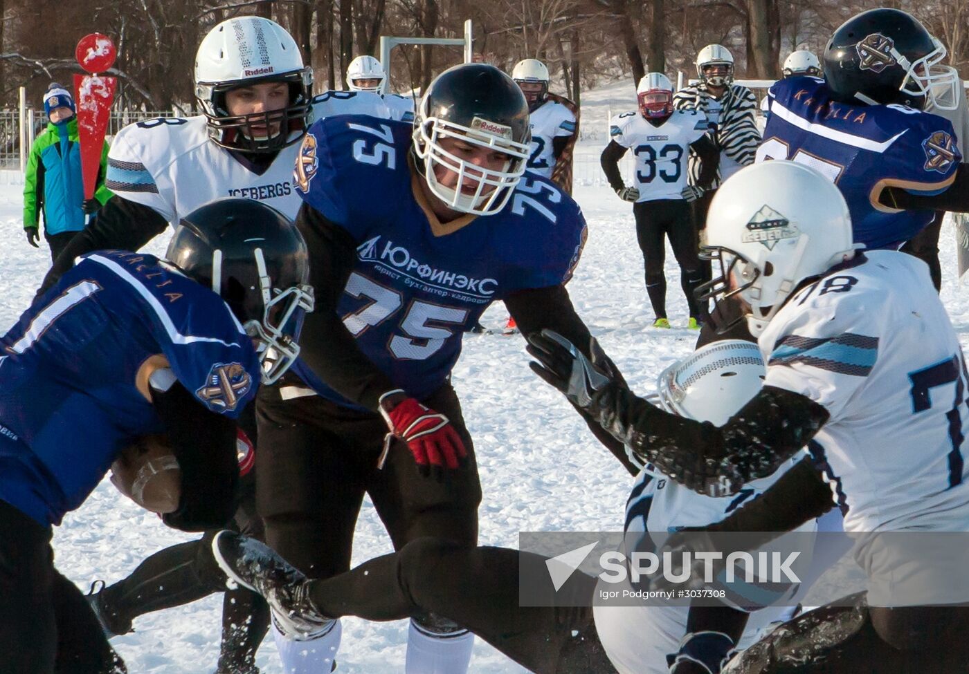 Snow Bowl American snow football tournament in Petrozavodsk