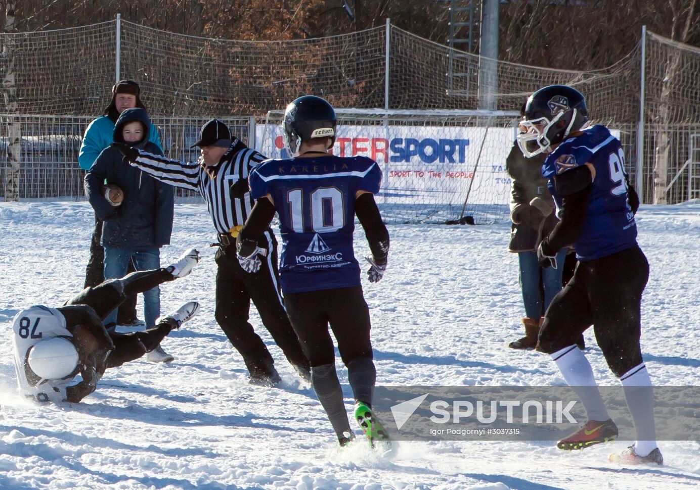 Snow Bowl American snow football tournament in Petrozavodsk