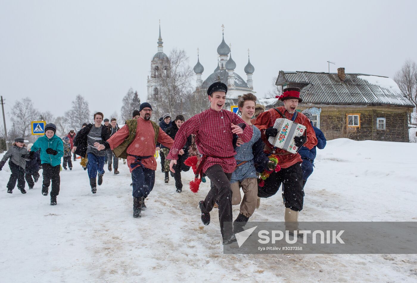 Maslenitsa festivities in Davydovo