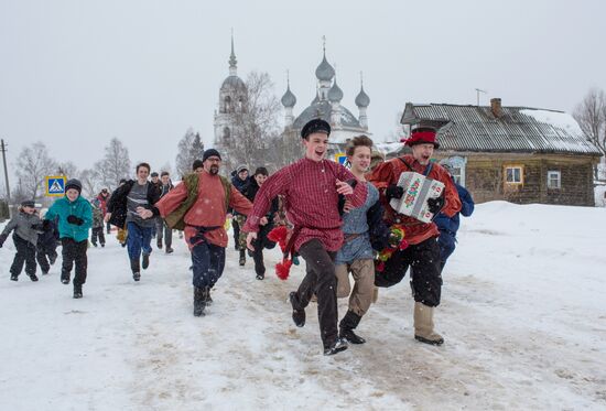 Maslenitsa festivities in Davydovo
