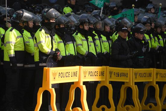 Protesters in Seoul demand President Park Geun-hye's resignation