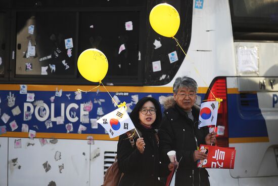 Protesters in Seoul demand President Park Geun-hye's resignation