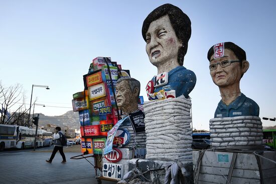 Protesters in Seoul demand President Park Geun-hye's resignation