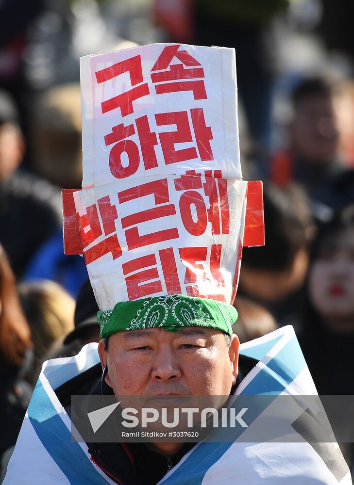 Protesters in Seoul demand President Park Geun-hye's resignation