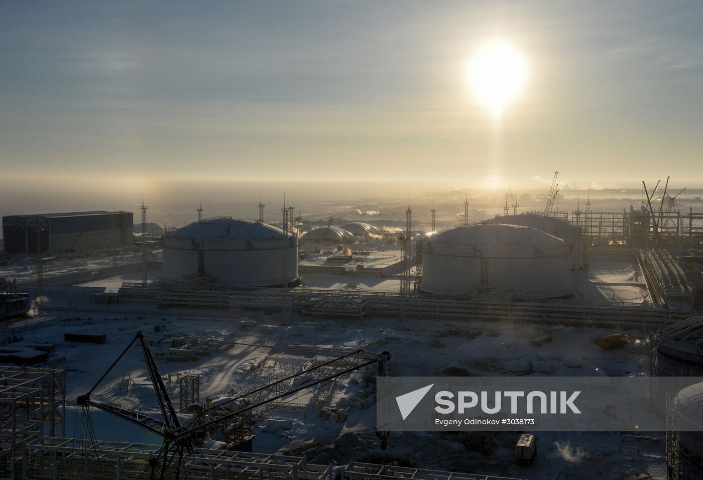 Building liquefied natural gas plant Yamal LNG