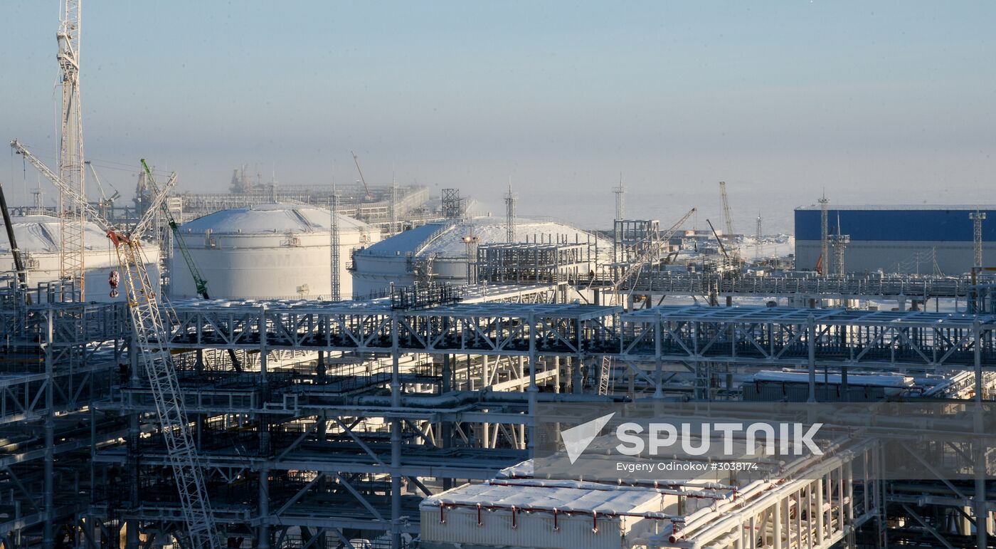 Building liquefied natural gas plant Yamal LNG
