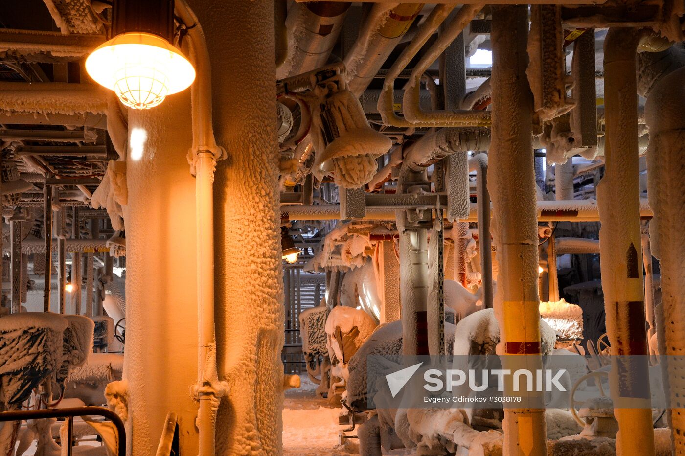 Building liquefied natural gas plant Yamal LNG