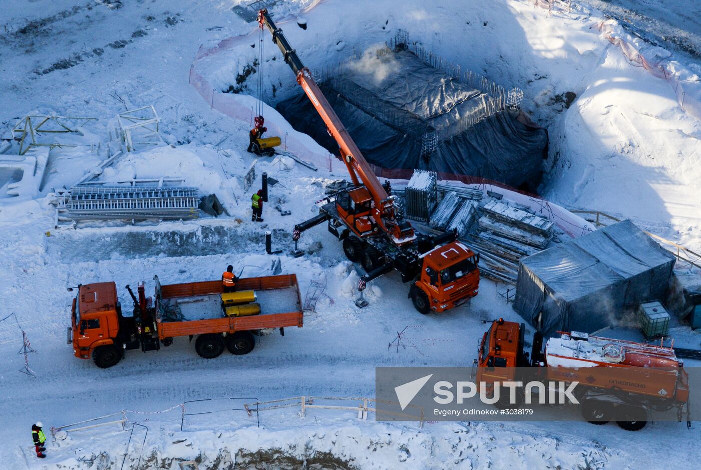 Building liquefied natural gas plant Yamal LNG