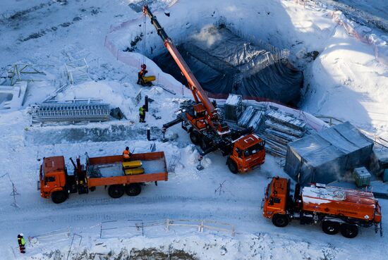 Building liquefied natural gas plant Yamal LNG