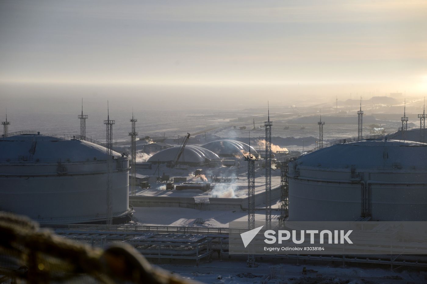 Building liquefied natural gas plant Yamal LNG