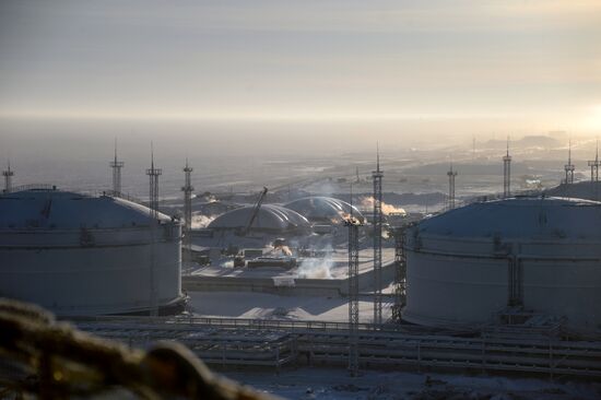 Building liquefied natural gas plant Yamal LNG