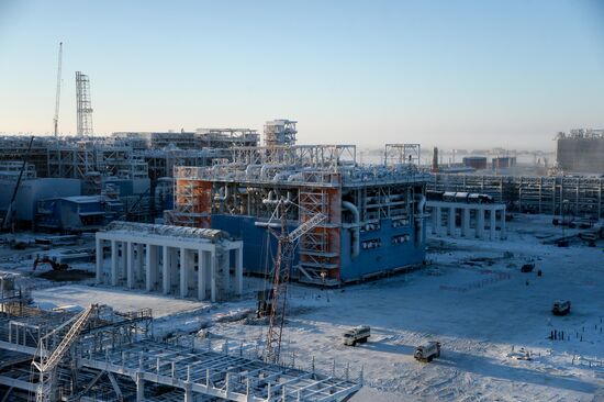 Building liquefied natural gas plant Yamal LNG
