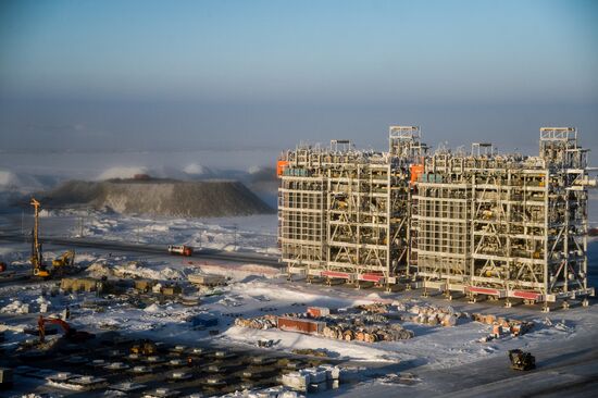 Building liquefied natural gas plant Yamal LNG