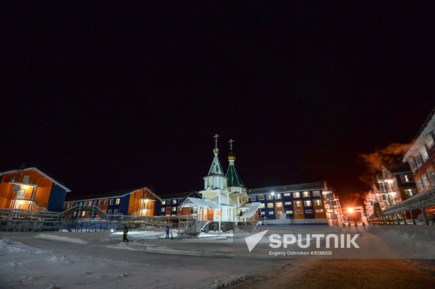 Building liquefied natural gas plant Yamal LNG