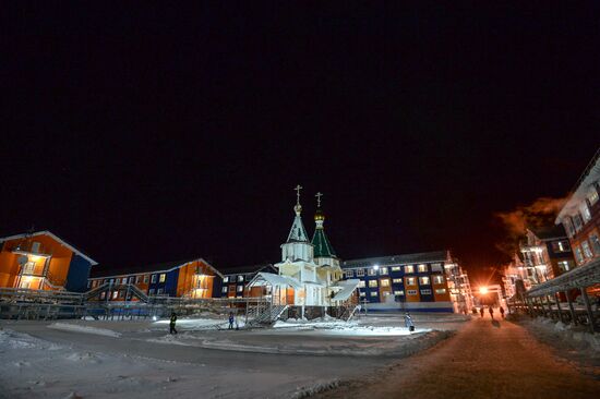 Building liquefied natural gas plant Yamal LNG