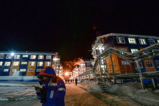 Building liquefied natural gas plant Yamal LNG