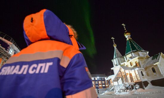 Building liquefied natural gas plant Yamal LNG