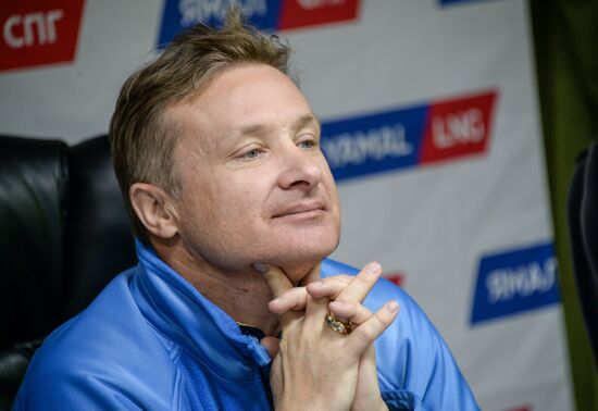 Building liquefied natural gas plant Yamal LNG