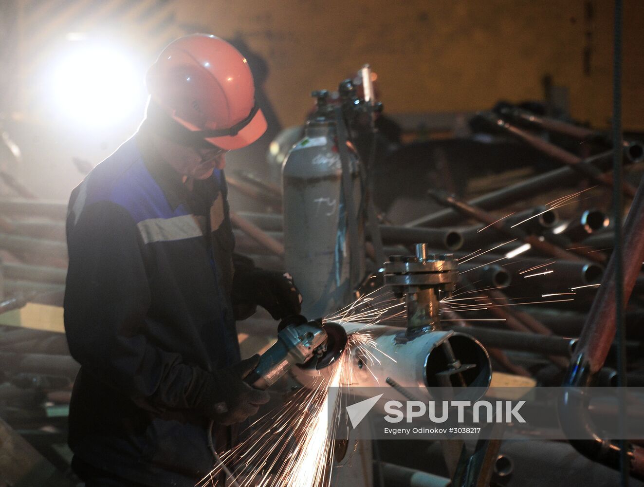 Building liquefied natural gas plant Yamal LNG