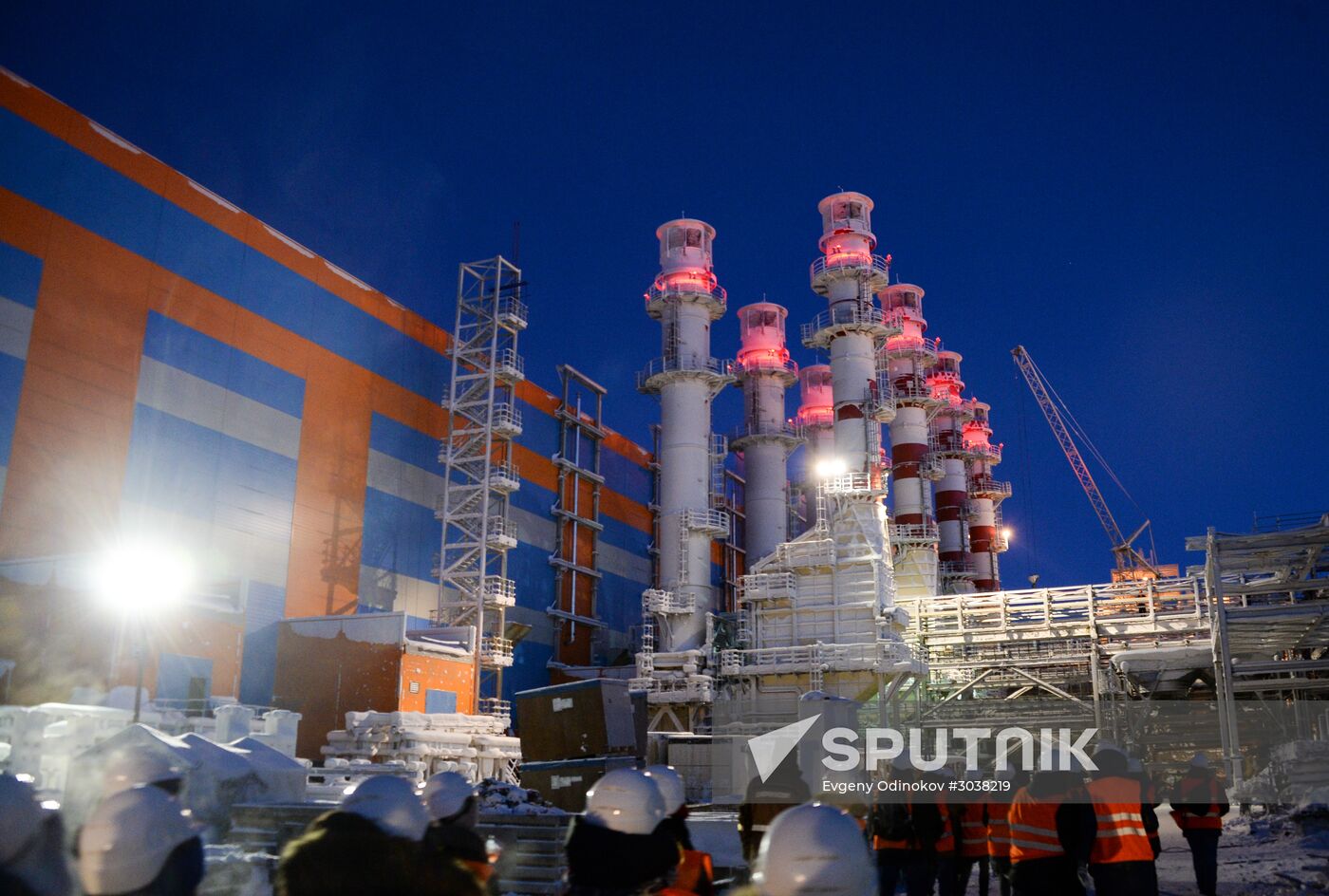 Building liquefied natural gas plant Yamal LNG