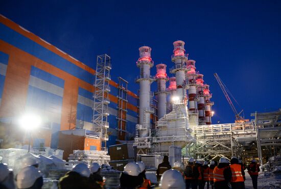 Building liquefied natural gas plant Yamal LNG