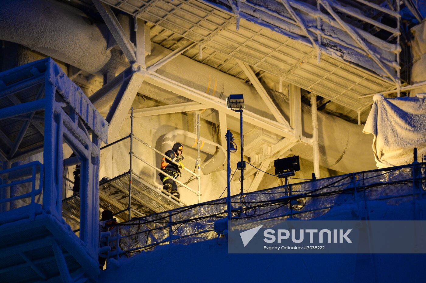 Building liquefied natural gas plant Yamal LNG