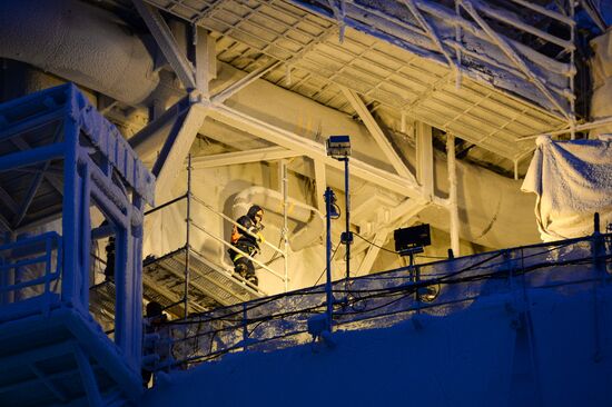 Building liquefied natural gas plant Yamal LNG