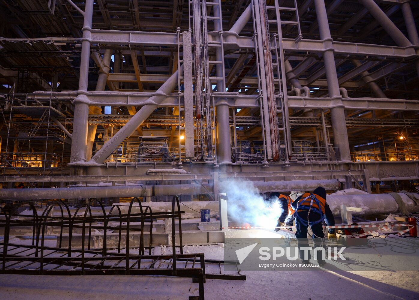 Building liquefied natural gas plant Yamal LNG