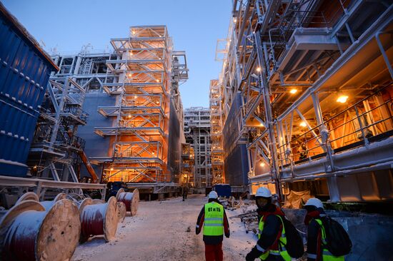 Building liquefied natural gas plant Yamal LNG