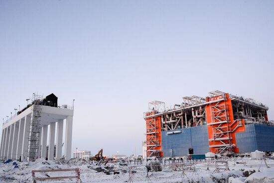 Building liquefied natural gas plant Yamal LNG