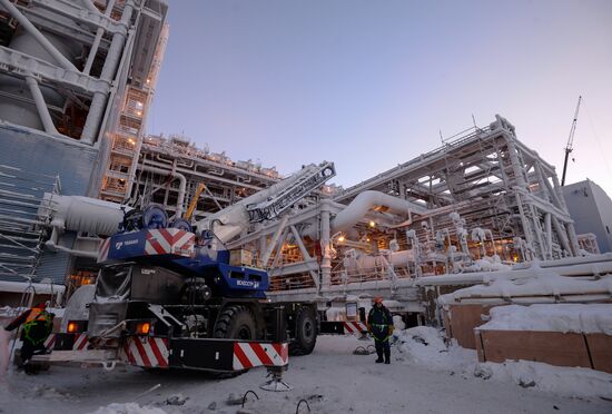 Building liquefied natural gas plant Yamal LNG