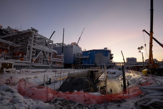 Building liquefied natural gas plant Yamal LNG
