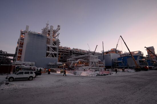 Building liquefied natural gas plant Yamal LNG