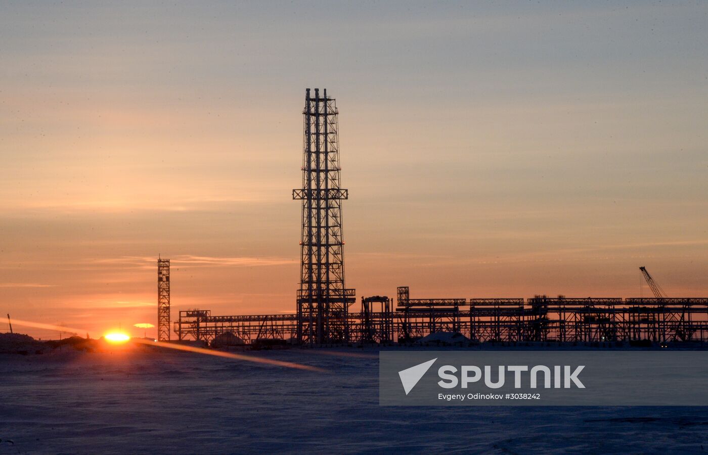 Building liquefied natural gas plant Yamal LNG