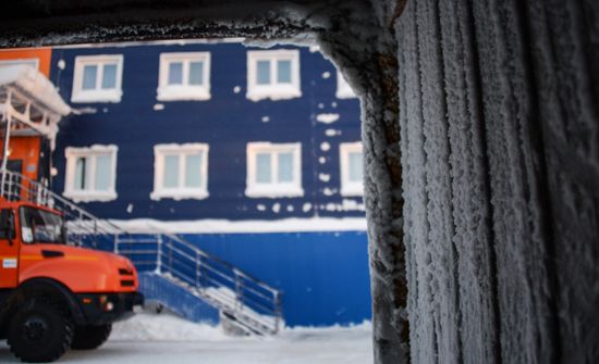 Building liquefied natural gas plant Yamal LNG
