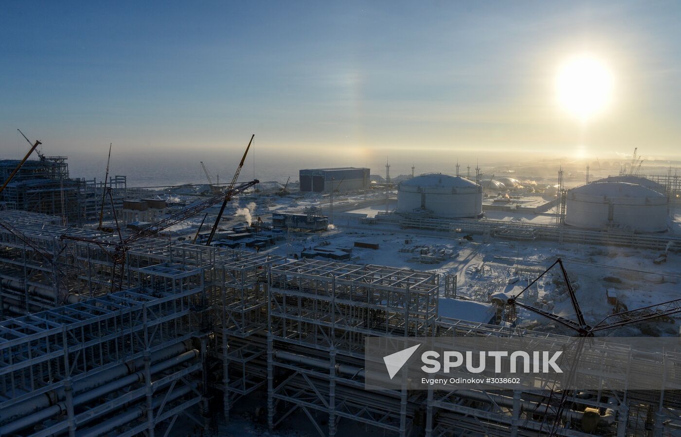 Building liquefied natural gas plant Yamal LNG