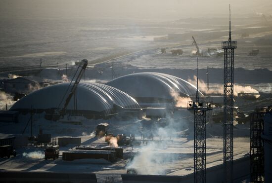 Building liquefied natural gas plant Yamal LNG