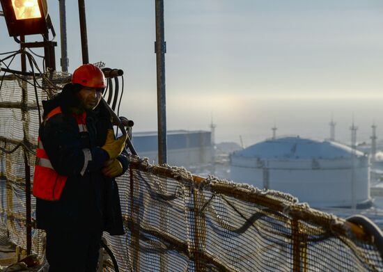 Building Yamal LNG liquefied natural gas plant