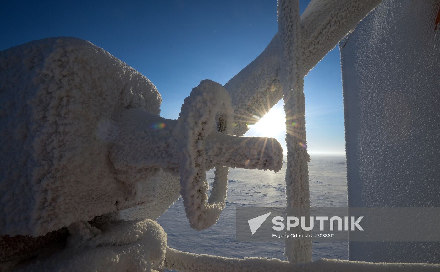Building liquefied natural gas plant Yamal LNG