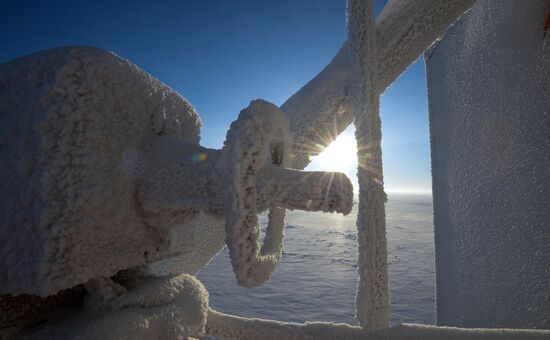 Building liquefied natural gas plant Yamal LNG